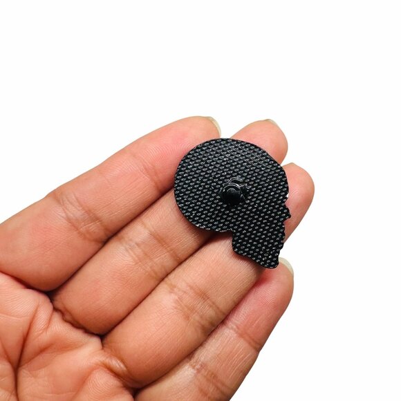 ⭐NEW enamel pin brooch off skull that says WHERE IS MY MIND? Overthinkers mental - Picture 3 of 7